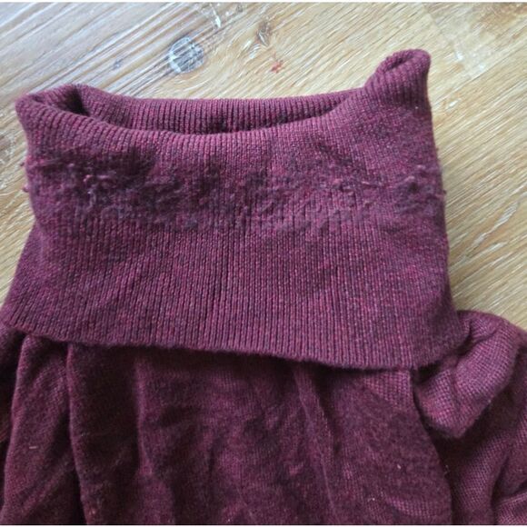 BERRAGAMO Elegant Maroon Turtleneck Sweater for Men - Picture 7 of 9